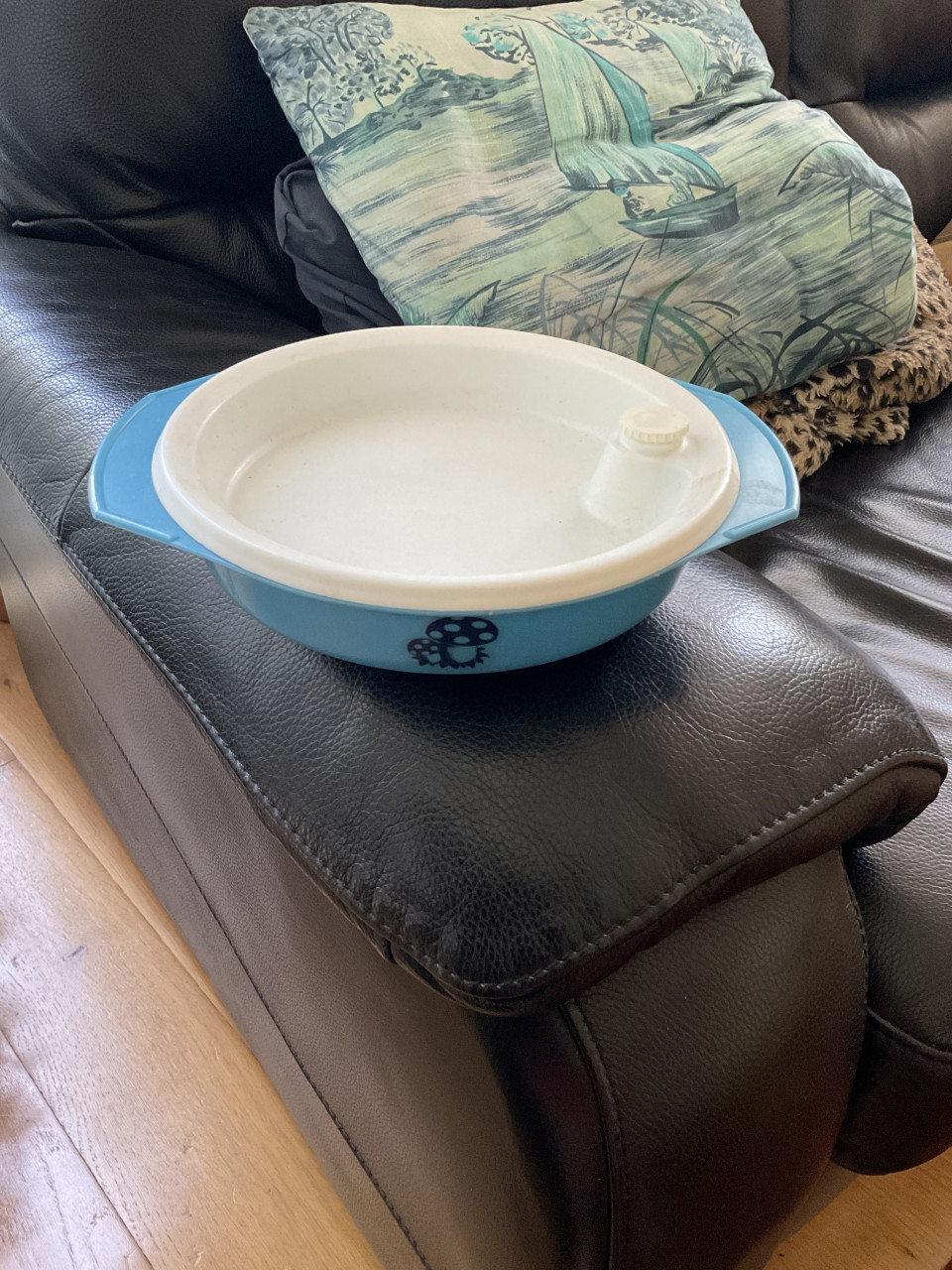 Warmhoudbordje  te vullen met warm water
