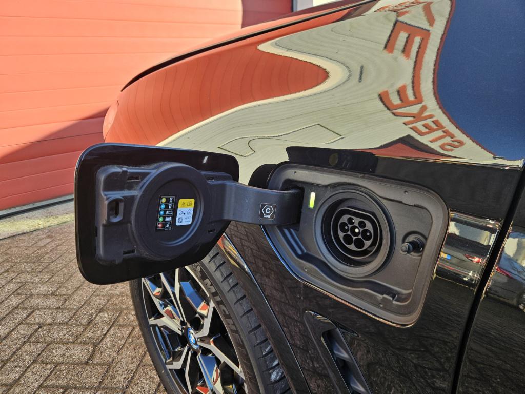 BMW X3 xdrive30e m-sport | pano | acc | camera