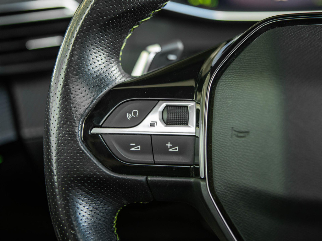 Peugeot 208 1.2 puretech 100pk gt-line automaat