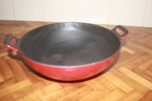 Gietijzeren wok of braadslee