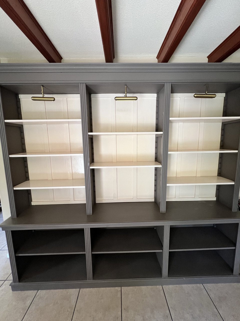 Z.g.a.n. Open boeken/servieskast