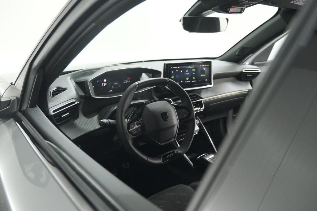 Peugeot 2008 puretech 130 eat8 gt | 360 camera | stoelmassage | adaptieve c