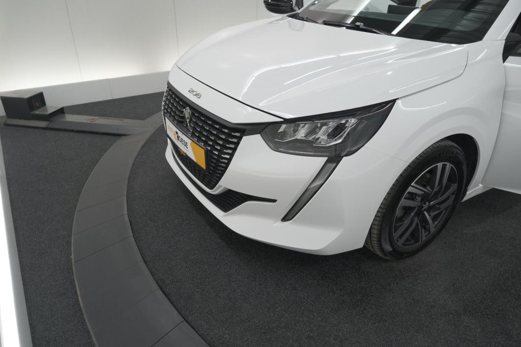 Peugeot 208 puretech 100 allure pack | camera | apple carplay | stoelverwar