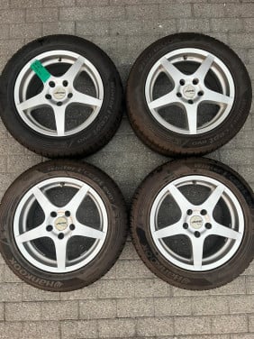 Diverse banden met velgen te koop