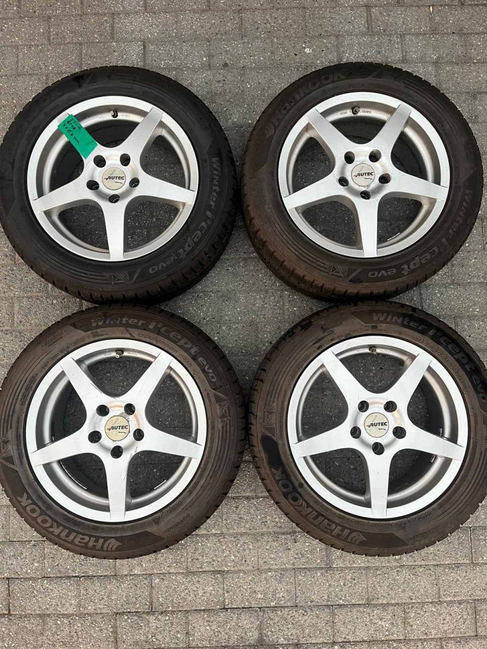 Diverse banden met velgen te koop