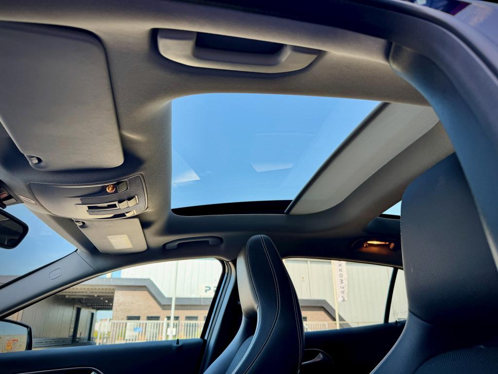 Mercedes-Benz Gla-klasse 180 ambition navi ecc cruise panodak