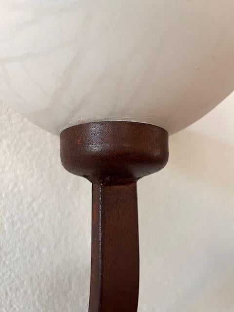 Twee wandlampen albast