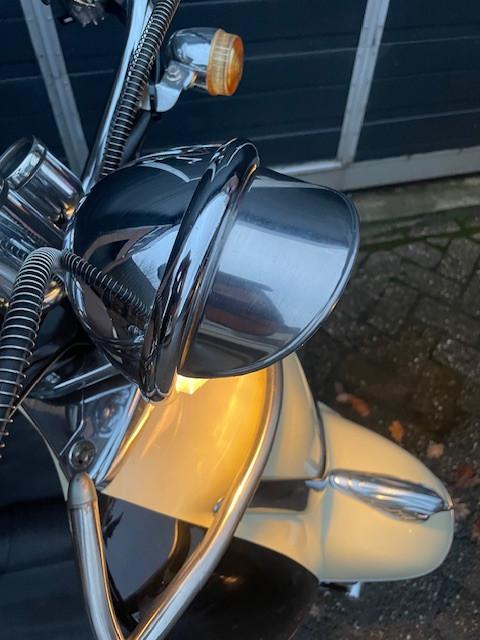Schitterende retroscooter limited edition weinig km nu 899 euro