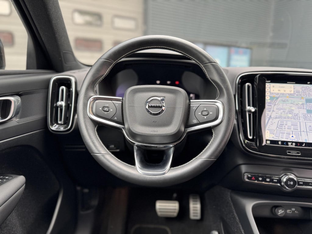 Volvo XC40 recharge p8 awd r-design 408pk | trekhaak uitklapbaar | navigati