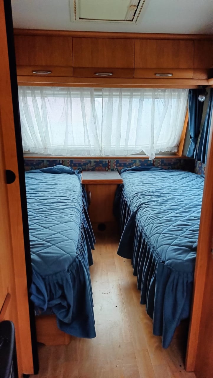 Hobby 540 (2000) met voortent en luifel