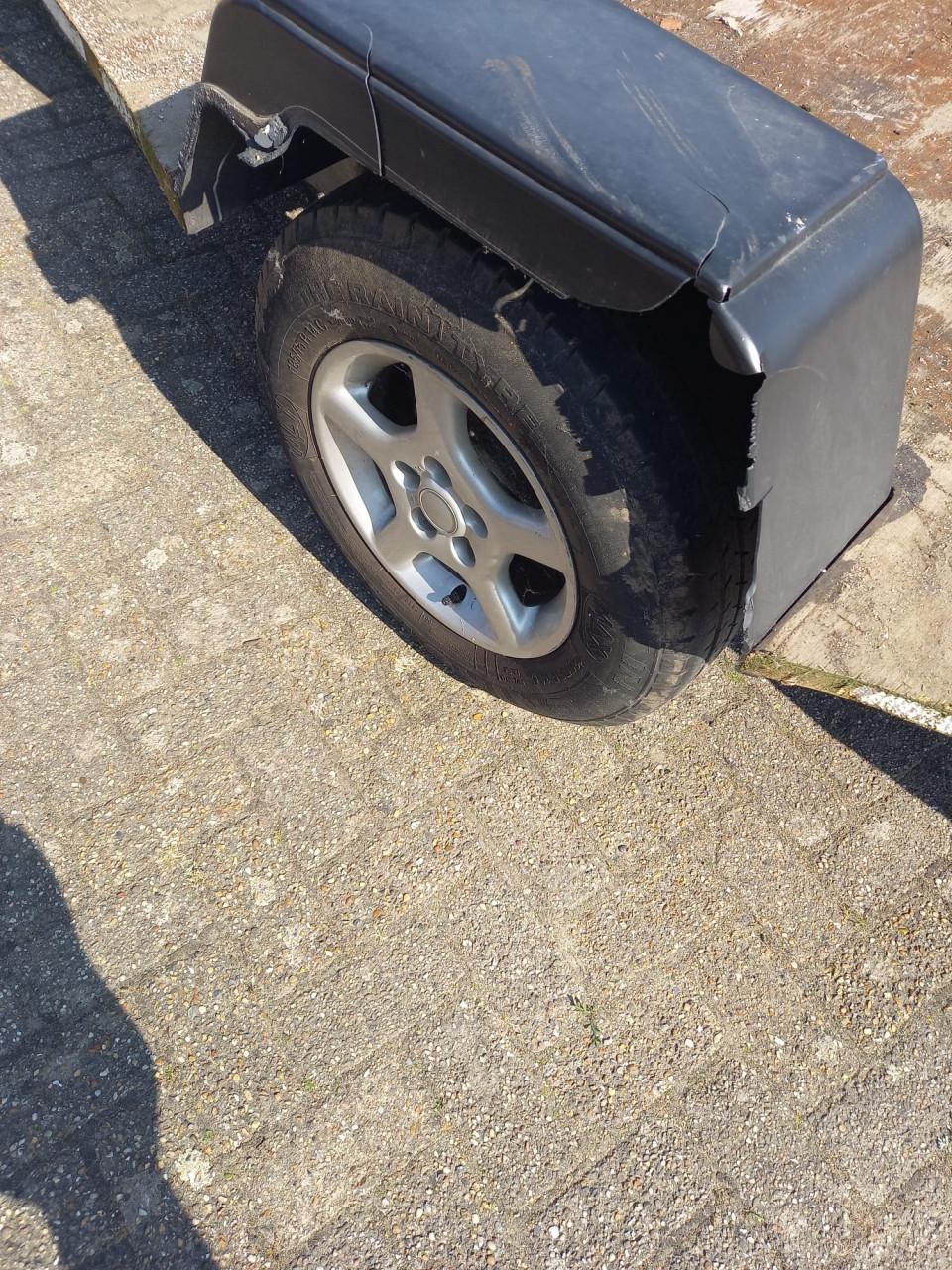 Caravan chassis alko met kenteken.ideaal voor boottrailer te maken. 600 eur