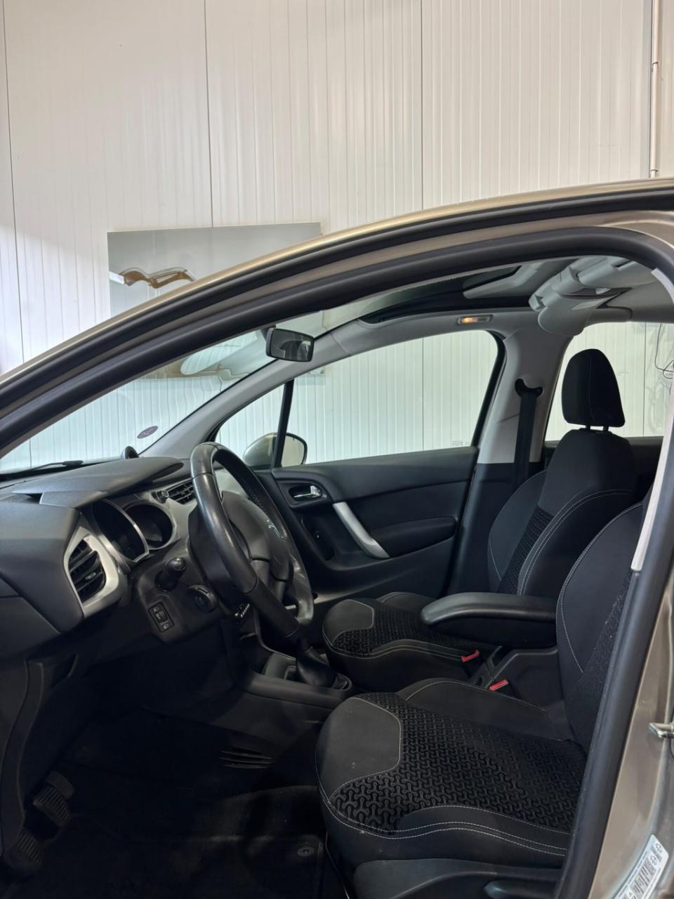 Citroen C3 1.4 vti ligne business airco - trekhaak - panorama - lichtmetaal