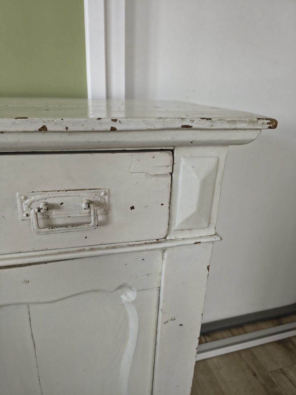 Fantastische witte brocante kast, biedermeier kast met lade.