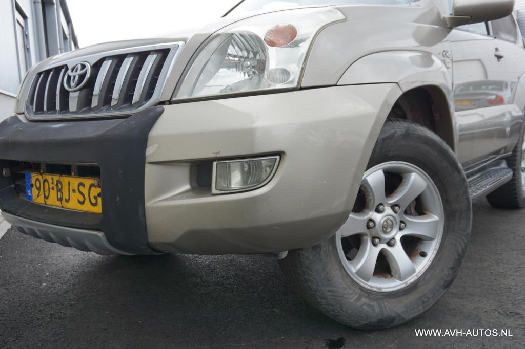 Toyota Land Cruiser 3.0 d-4d vx hr blind van, differentieel maakt herrie!!