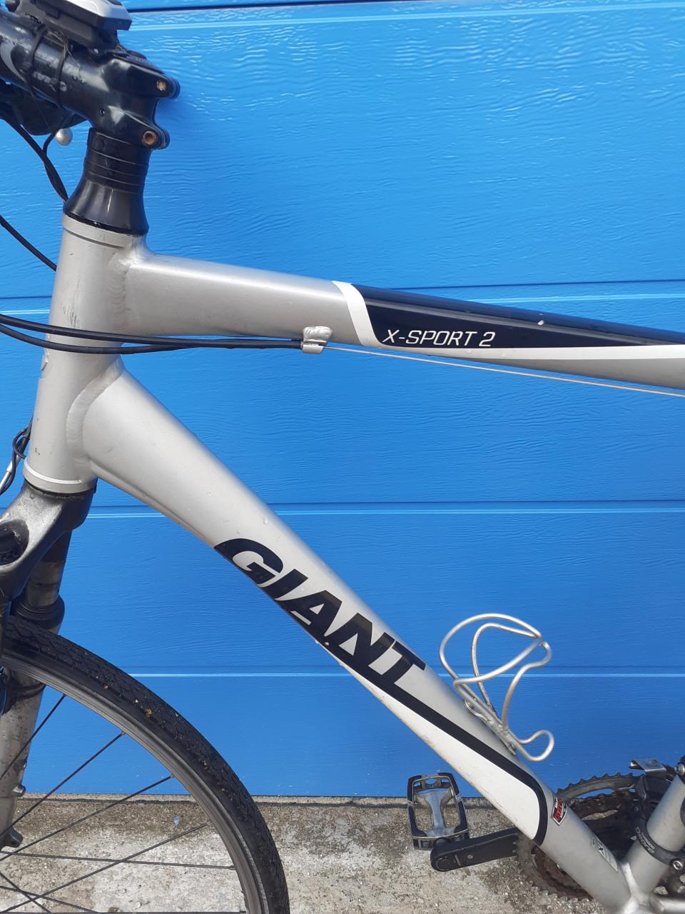 2 x City / Mountainbike GIANT XL 60cm op wegbandjes.....28 inch..