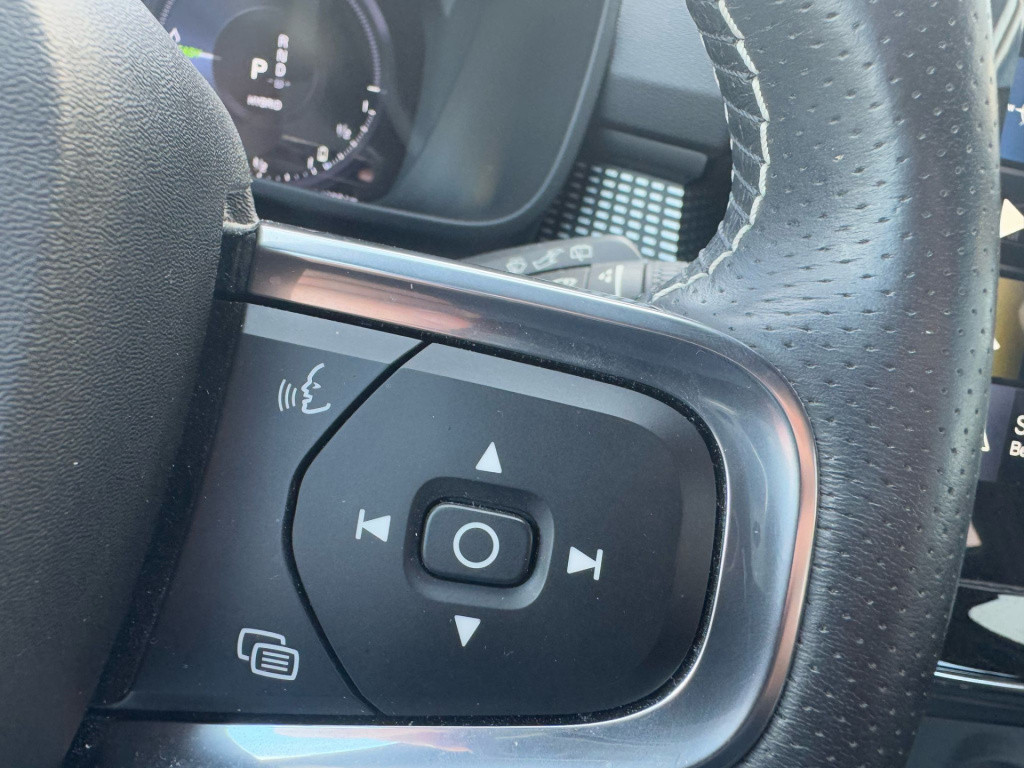 Volvo XC40 1.5 t4 recharge r-design expression