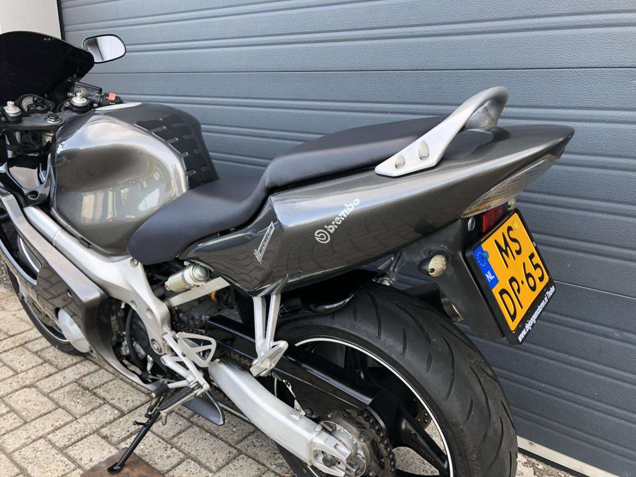 ***VERKOCHT*** Honda CBR600 uit 2003, sportdemper €2450.-
