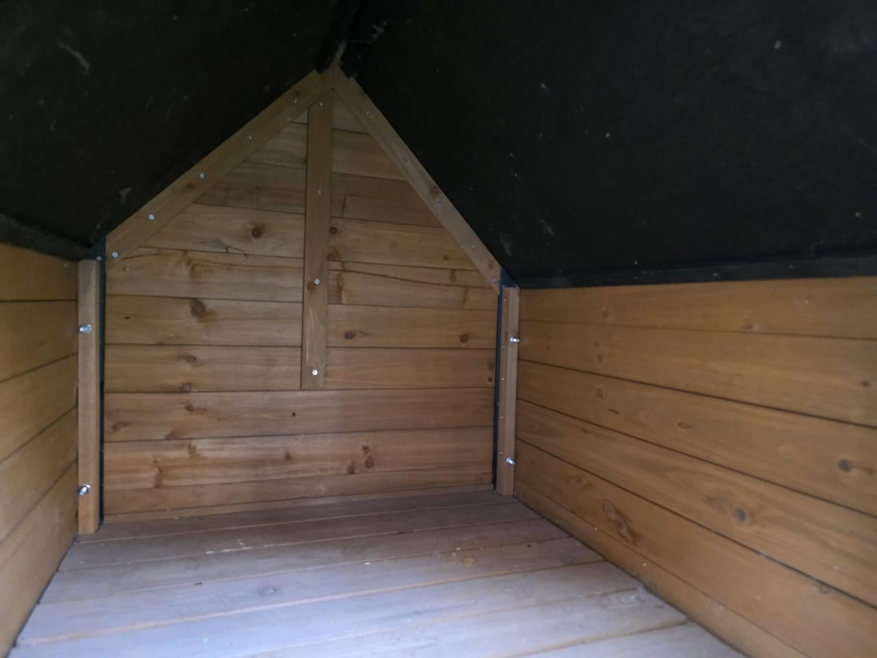 Houten hondenhok 1,5 jaar oud. Ongebruikt. Merk Zolia