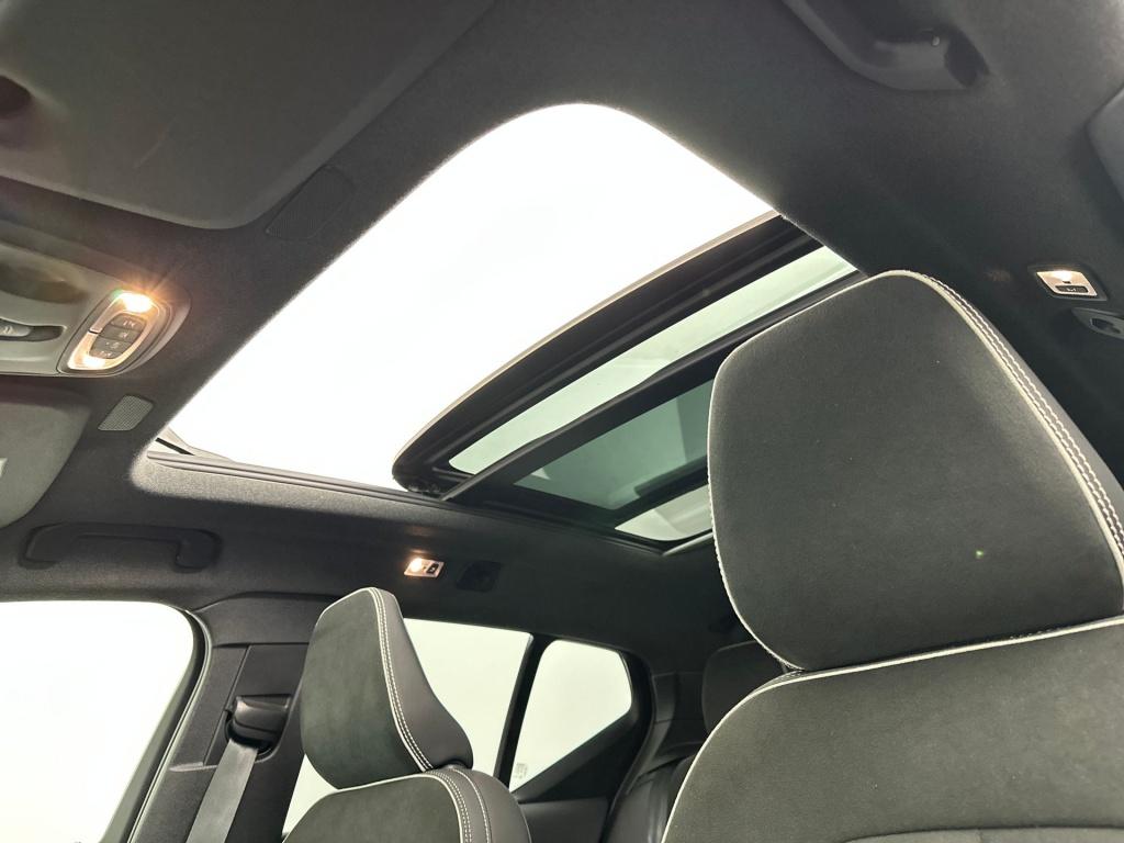Volvo XC40 t5 262pk recharge ultimate dark| pano| adap.cruise| camera| trek