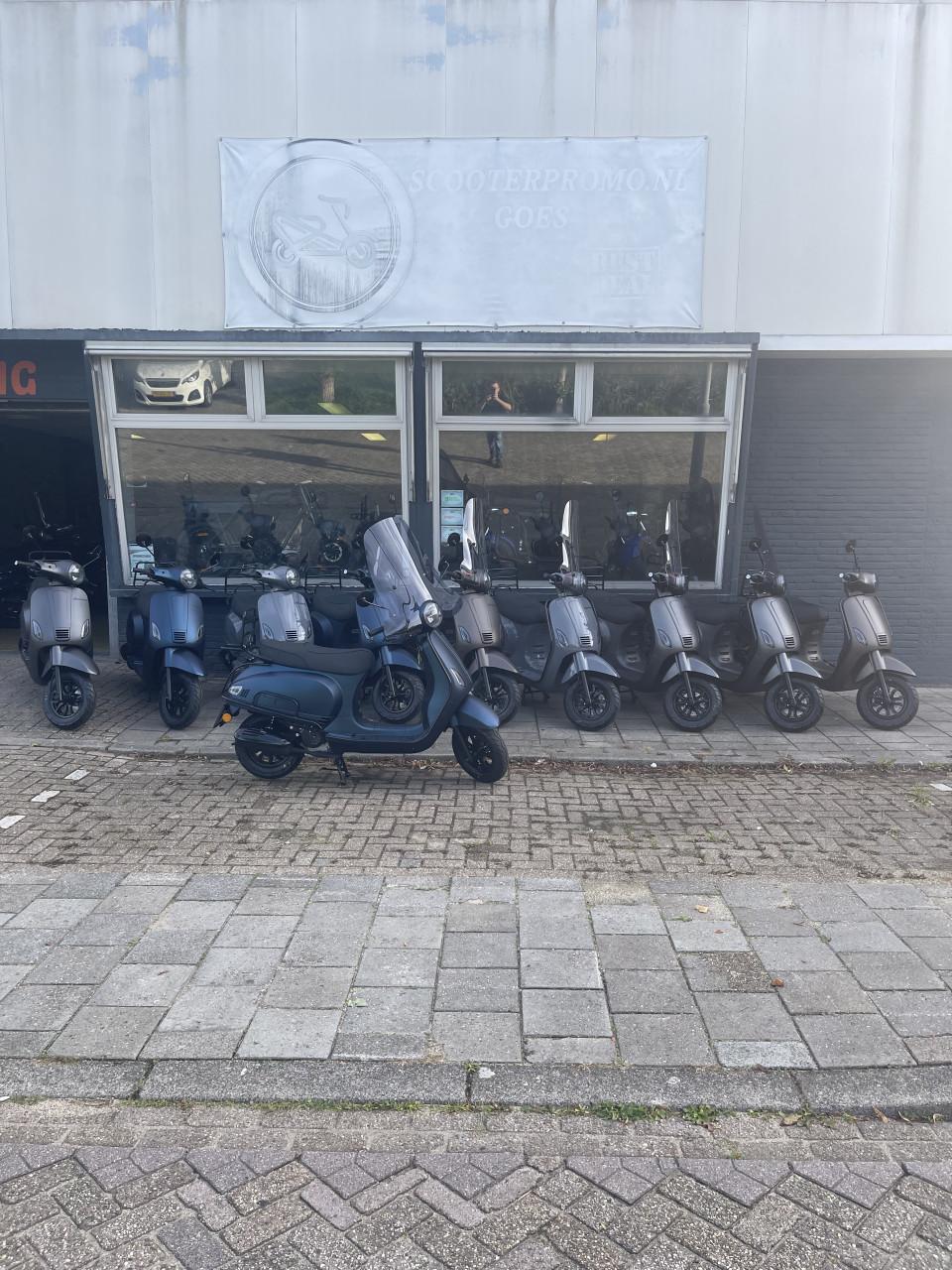 Scooterpromo Goes | Grote voorraad nieuwe SANTINI scooters