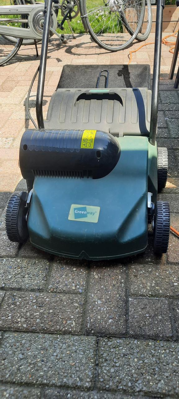 Verticuteermachine met extra rol.