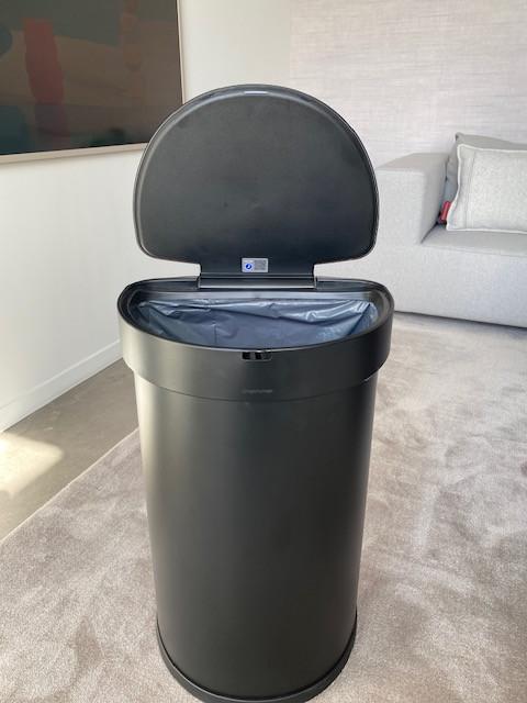 SimpleHuman halfronde afvalbak met bewegingssensor