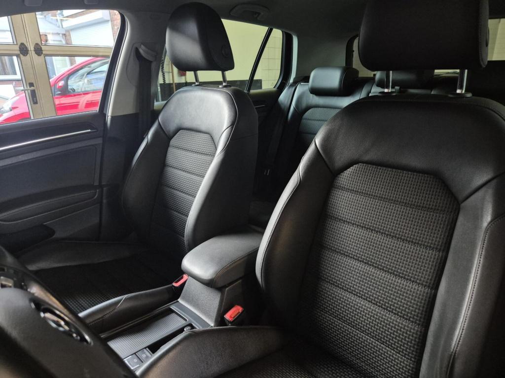 Volkswagen Golf 1.4 tsi act highline / automaat / massagestoel / standkache
