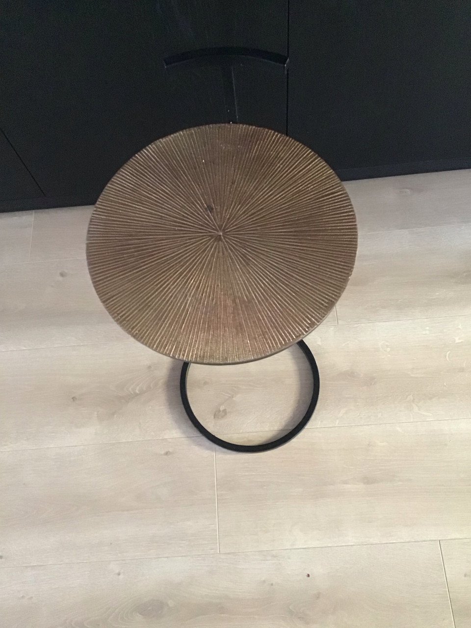 Kleine bijzettafel goud kleur