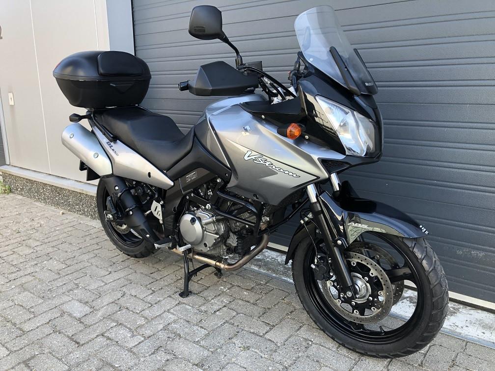 Complete Suzuki DL650 ABS uit 2008 met 30dkm, nieuwe banden etc €3795,-
