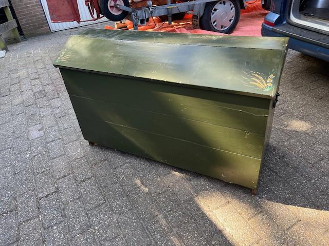 Dekenkist beschilderd