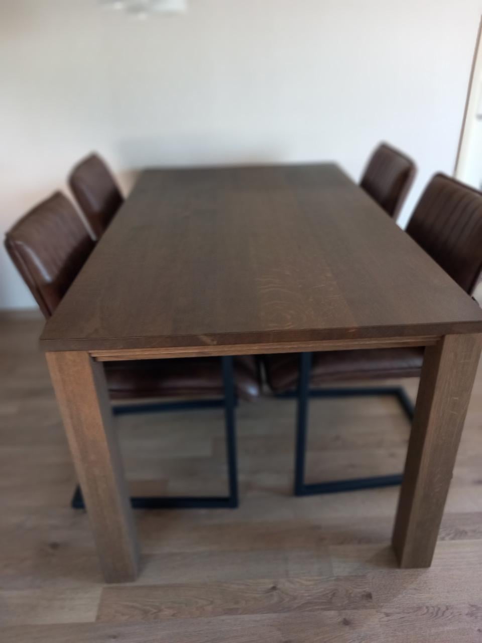 Eethoek met vier stoelen