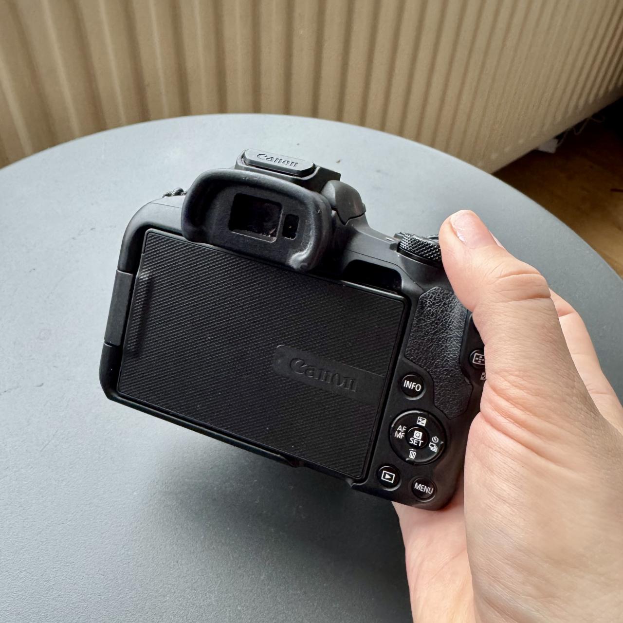 Canon EOS R50 + 2 lenzen + Peak Design camerariem