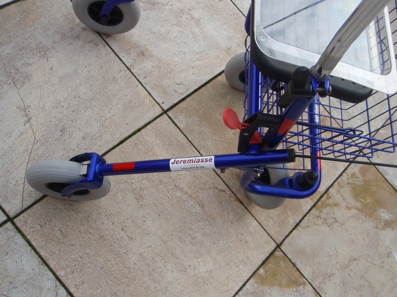 Zgan Provo rollator van Jeremiase met onderarmschalen zitje mand + dienblad