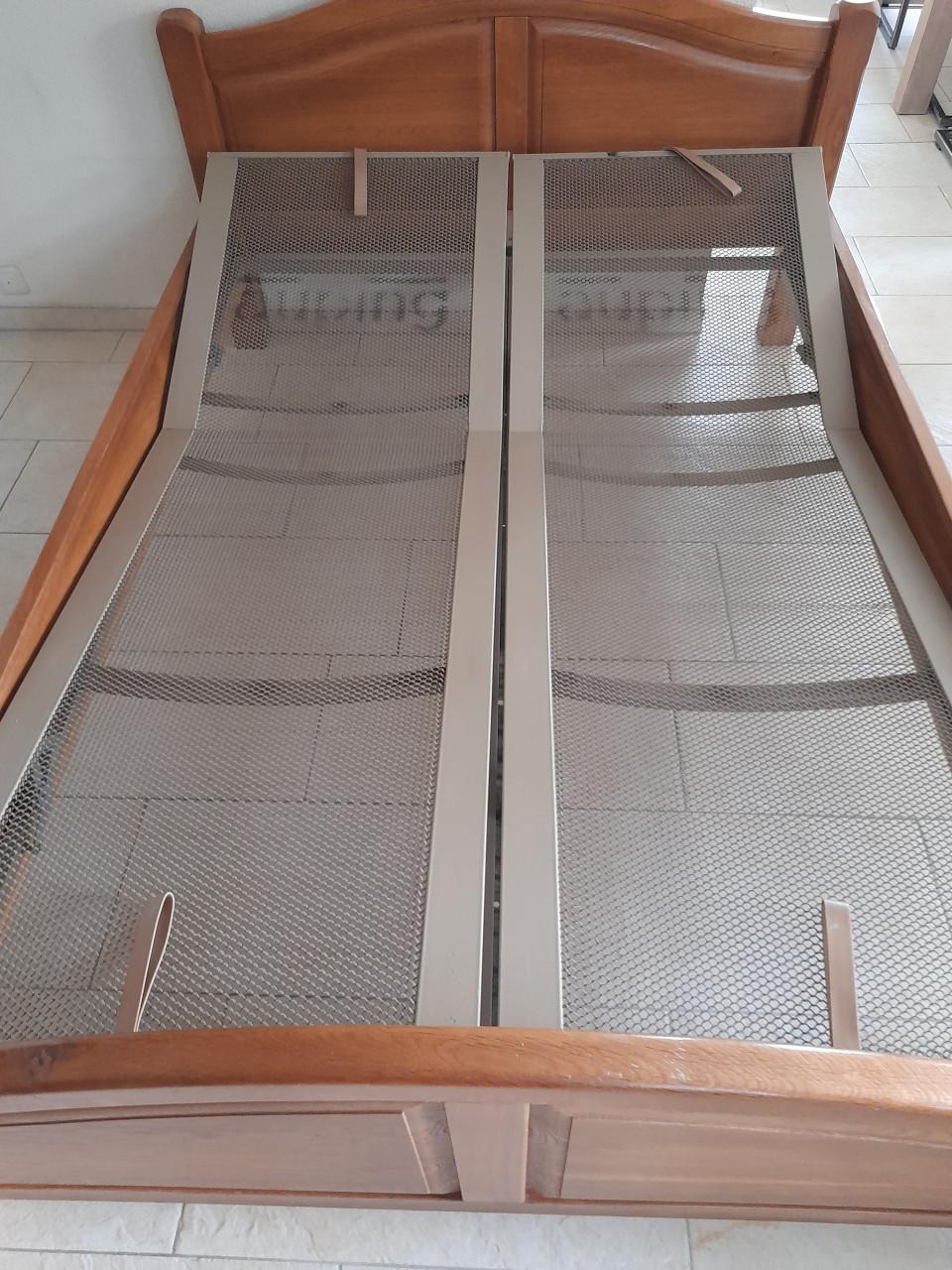 Stevig 2 p. bed 140 x 200 ( in goede staat ) verstelbaar!