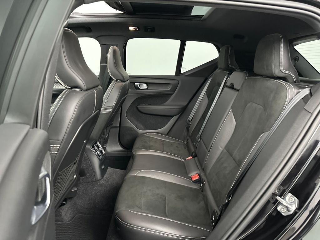Volvo XC40 t5 262pk recharge r-design| pano| 360camera| adap.cruise| trekha