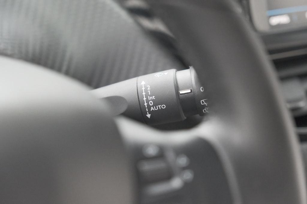 Peugeot 208 puretech 82 signature | parkeersensoren | apple carplay | navig