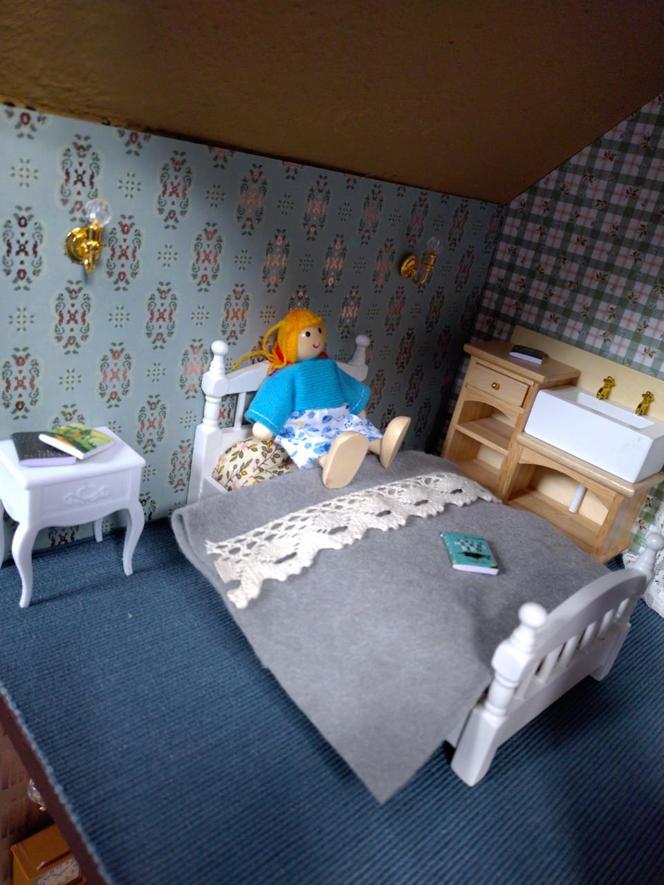 Leuk en groot houten poppenhuis inclusief meubels en poppen 80 x 80