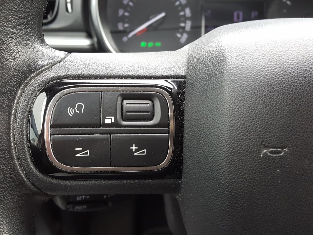 Citroen C3 shine 1.2 pt-110pk automaat navigatie via apple carplay & androi