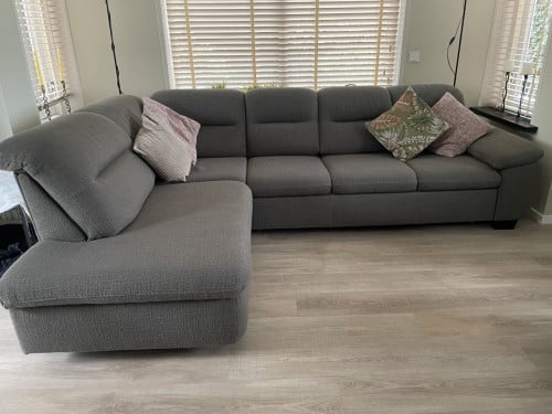 Hoek bankstel en stoelen