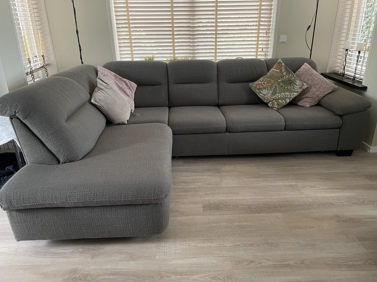 Hoek bankstel en stoelen