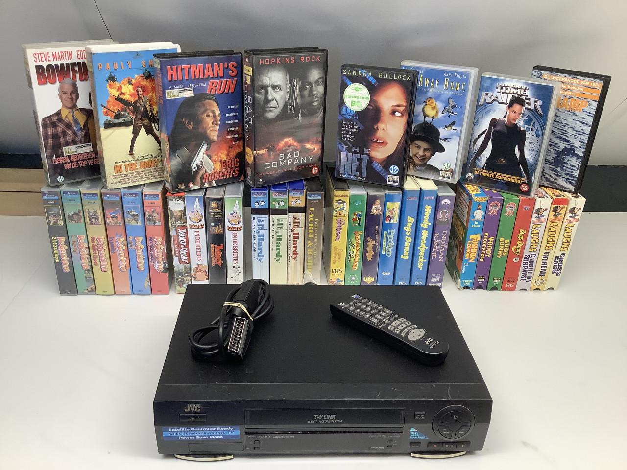 Videorecorder JVC HR-J672 met heel veel videobanden VHS