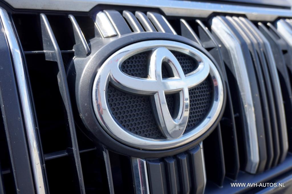 Toyota Land Cruiser 2.8 d-4d-f challenger window van