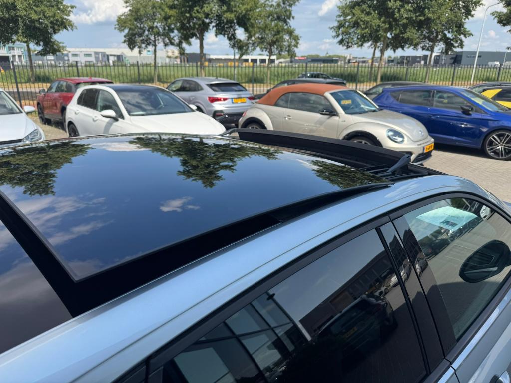 Volkswagen Taigo 1.0 tsi r-line * panoramadak * carplay * acc * clima