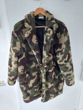 Te koop zgan 2 dames winterjassenen