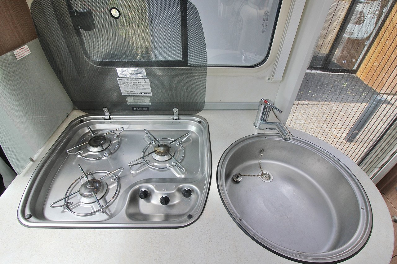 Knaus Van TI (Vast bed, Compact, Airco, zeer netjes !!!!!!!)