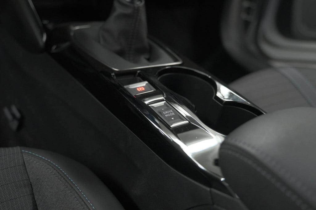 Peugeot 208 puretech 100 allure | camera | navigatie | apple carplay | park