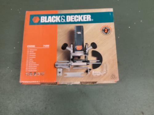 Bovenfrees met assortiment frezen Black+Decker