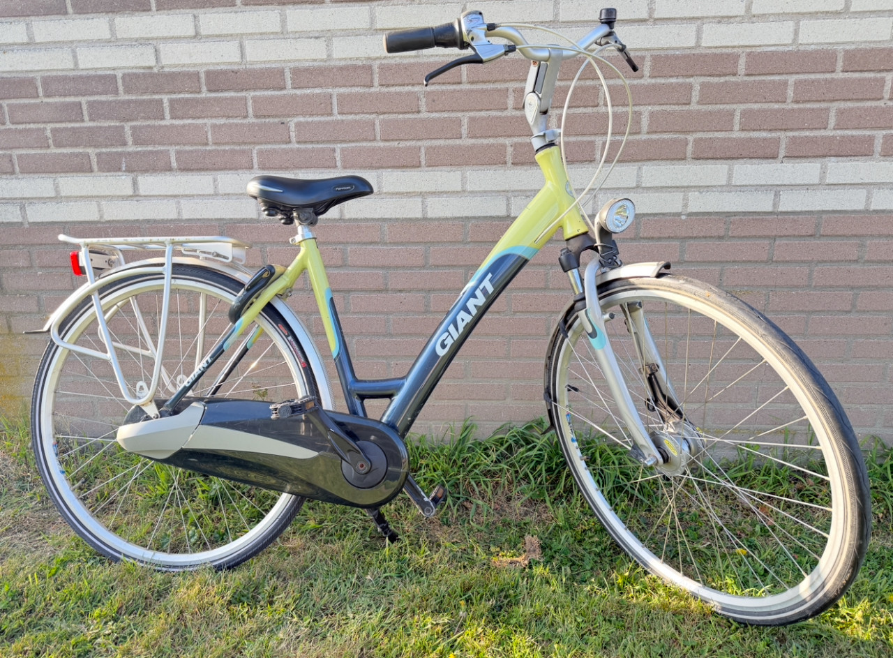 In Nieuwe Staat GIANT Damesfiets