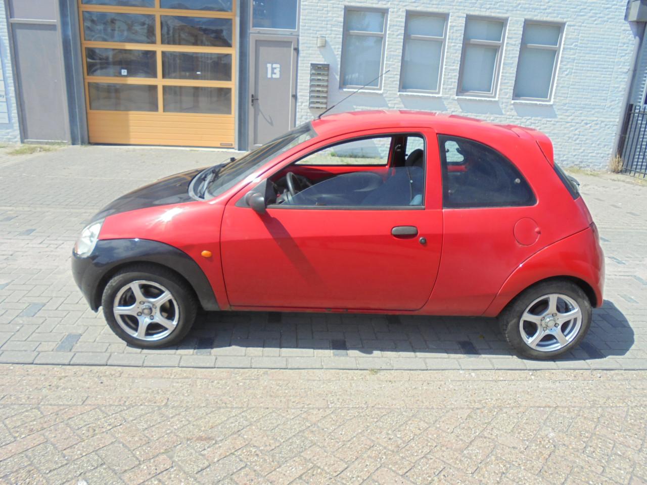 Zo meeneem auto Ka in de Cool & sound uitvoering 143.253 Km