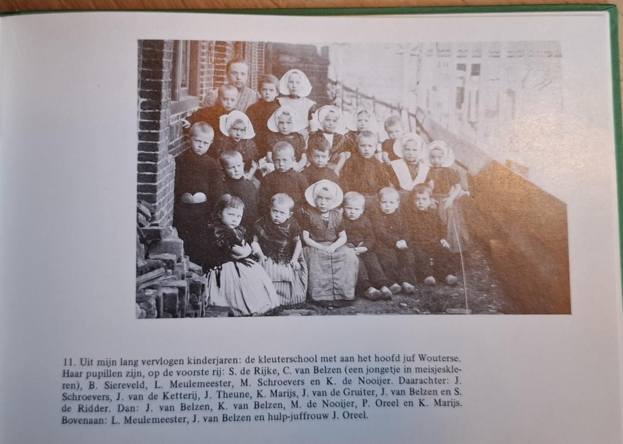 Arnemuiden in oude ansichten, deel 2, door G. de Nooijer.